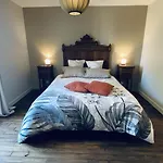 Maison L'or Du Temps, Les Glycines Nyaraló